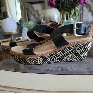Vionic Black and Tan Wedges with Buckle